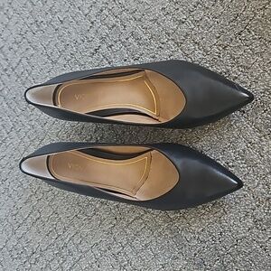 Dress shoe with kitten heel.